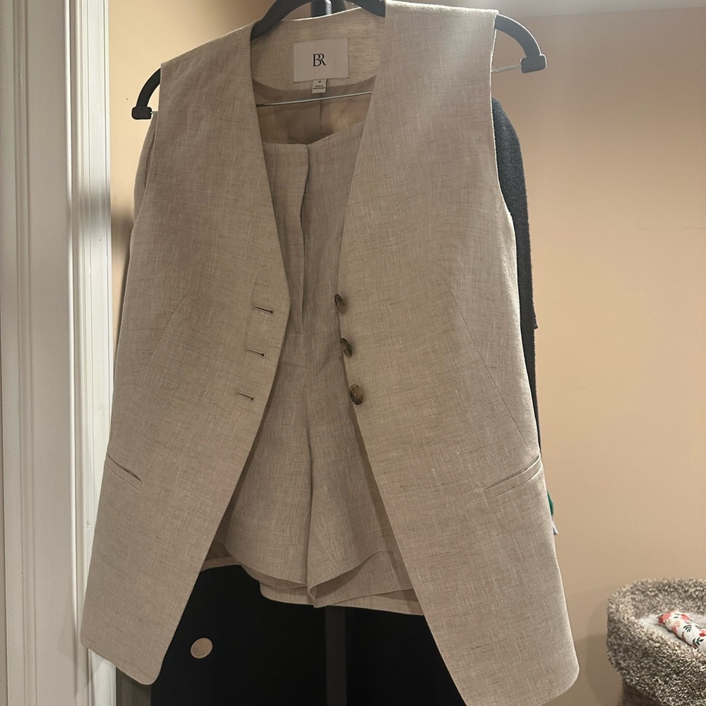 Banana Republic Women's linen shorts and vest suit
